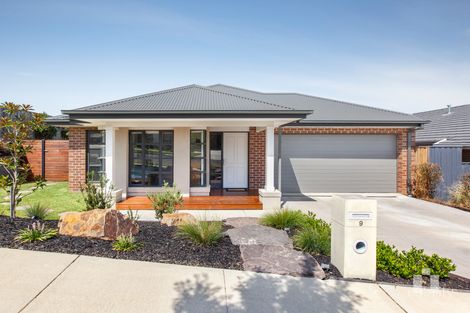 Property photo of 9 Guyra Way Doreen VIC 3754