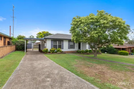 8 Chidley Cres, Metford, NSW 2323