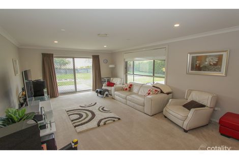 Property photo of 10 Carlyle Avenue Llanarth NSW 2795