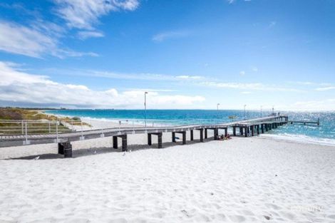 3 Dusky Ct, Lake Coogee, WA 6166