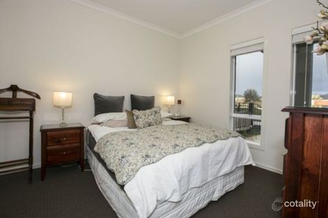 Property photo of 10 Penley Lane Sandhurst VIC 3977