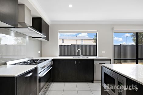 Property photo of 56 Wimbledon Boulevard Strathtulloh VIC 3338