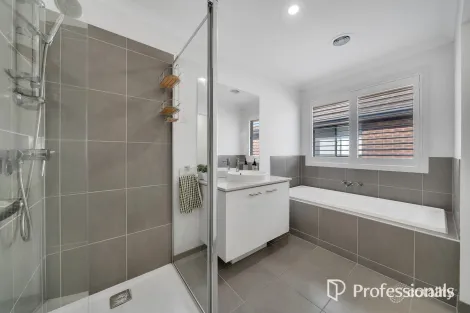 Property photo of 4 Thornbury Way Williams Landing VIC 3027