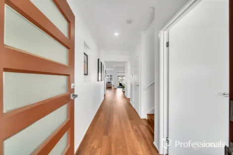 Property photo of 4 Thornbury Way Williams Landing VIC 3027