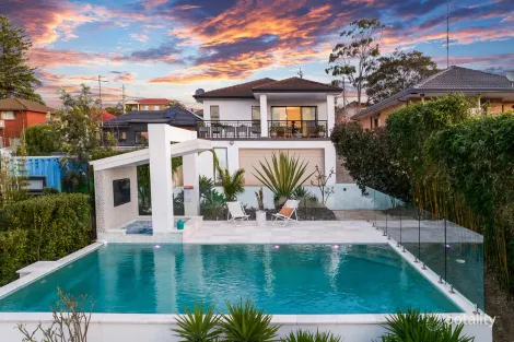 Property photo of 30 Trevor Avenue Lake Heights NSW 2502