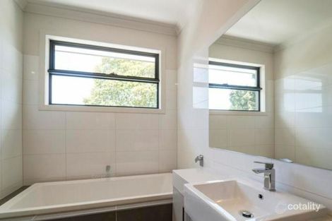 Property photo of 1/25 Simpsons Road Box Hill VIC 3128