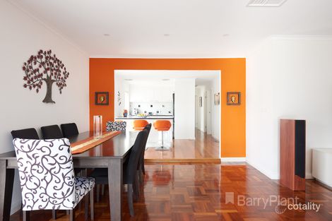 Property photo of 15 Crossdale Rise Endeavour Hills VIC 3802