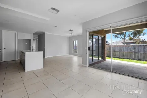 Property photo of 1 Hyde Way Donnybrook VIC 3064