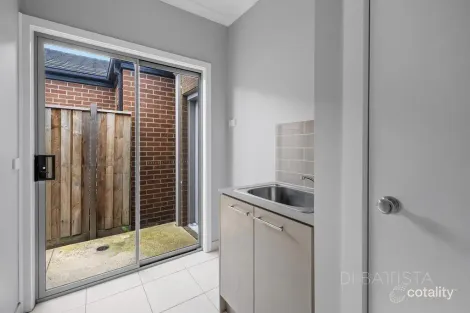 Property photo of 1 Hyde Way Donnybrook VIC 3064