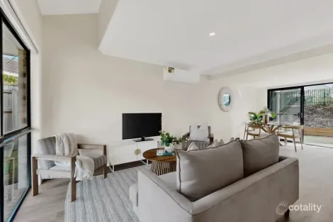 Property photo of 2/11 Camlan Place Ormeau QLD 4208