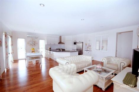 Property photo of 11 Enfield Court Mount Lofty QLD 4350