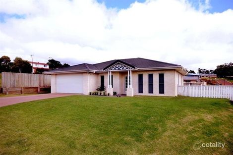 11 Enfield Ct, Mount Lofty, QLD 4350