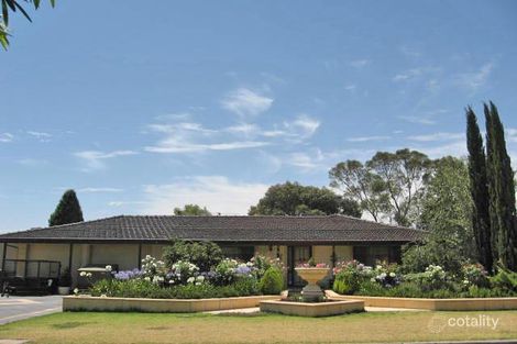 10 Zanoni Cres, Surrey Downs, SA 5126