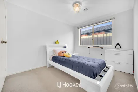 Property photo of 64 Parklink Drive Cranbourne East VIC 3977