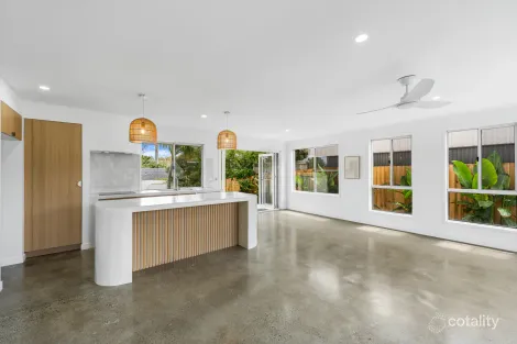 65 CHISHOLM RD, CARRARA, QLD 4211