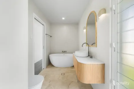 Property photo of 65 Chisholm Road Carrara QLD 4211