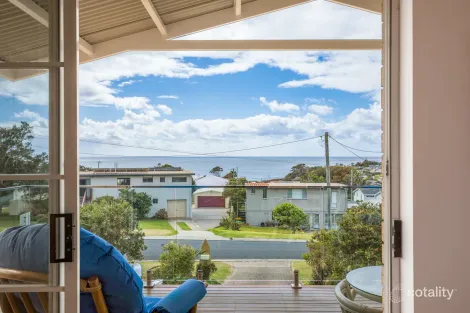 Property photo of 37 Cresswick Parade Dalmeny NSW 2546