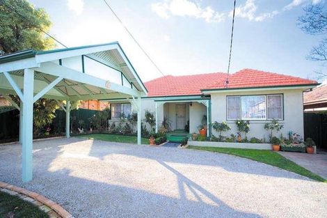 Property photo of 8 Roland Avenue Strathmore VIC 3041