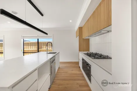 Property photo of 13 Deanside Drive Deanside VIC 3336