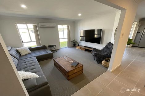 Property photo of 27 Casuarina Way Helensvale QLD 4212