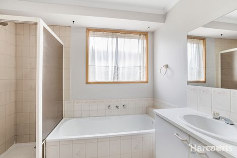 Property photo of 37 Tarcoola Drive Narre Warren VIC 3805