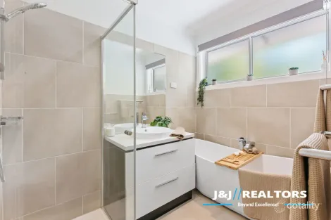 Property photo of 75 Carronvale Road Mooroolbark VIC 3138