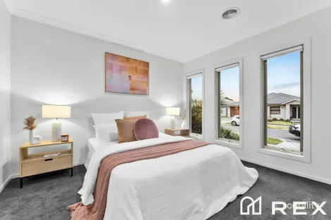 Property photo of 10 Brolin Terrace Cranbourne North VIC 3977