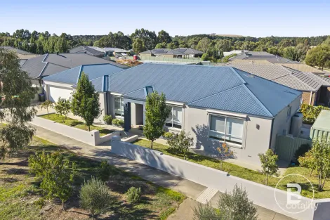 1 Emmy Dr, Miners Rest, VIC 3352