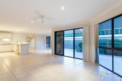 Property photo of 17 Jetty Walk Forest Lake QLD 4078
