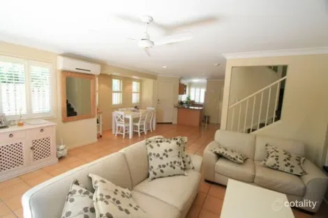Property photo of 2/19 Mason Street Southport QLD 4215