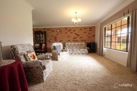 Property photo of 4 Boston Close Hunterview NSW 2330