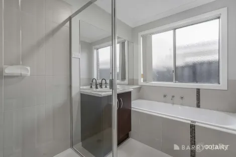Property photo of 124 Windermere Boulevard Pakenham VIC 3810