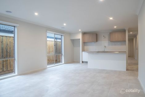 Property photo of 26 Outfield Road Clyde VIC 3978