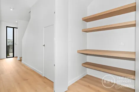 Property photo of 28 Hardwood Grove Donnybrook VIC 3064