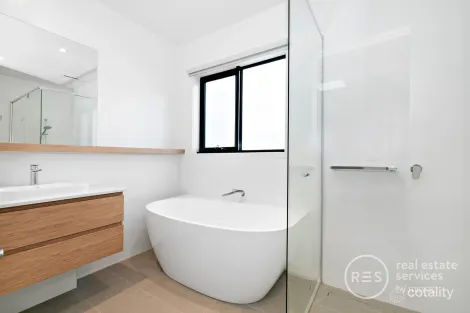 Property photo of 28 Hardwood Grove Donnybrook VIC 3064