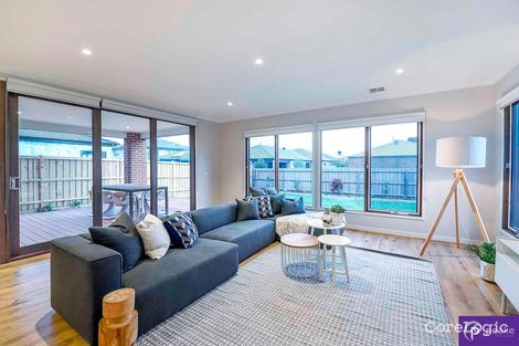 Property photo of 32 Tulliallan Boulevard Cranbourne North VIC 3977