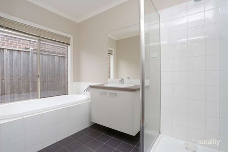 Property photo of 8 Sanctuary Crescent Rowville VIC 3178