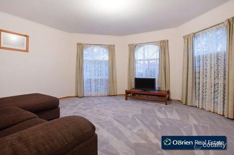 Property photo of 12 Loxford Court Narre Warren South VIC 3805