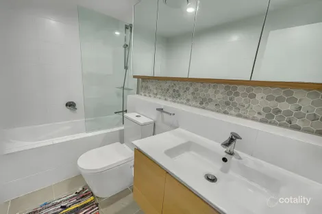 Property photo of 102/38 Andrews Street Cannon Hill QLD 4170