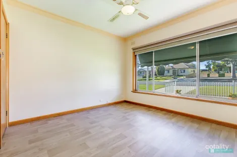 Property photo of 19 Kinross Street Long Gully VIC 3550