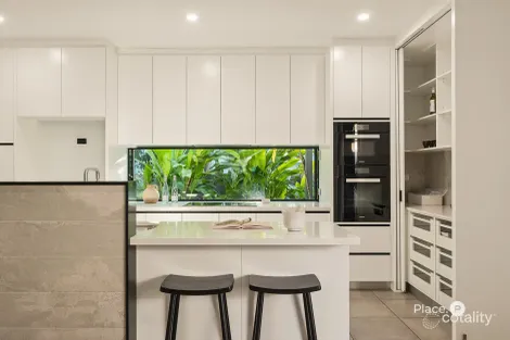 Property photo of 30 Waterline Crescent Bulimba QLD 4171