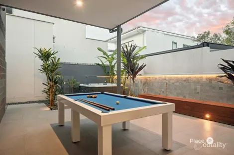 Property photo of 30 Waterline Crescent Bulimba QLD 4171
