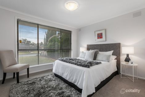 Property photo of 21 Madigan Crescent Mill Park VIC 3082
