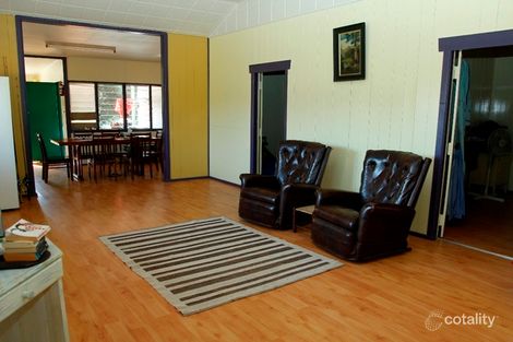 Property photo of 18 Oxley Parade Dunwich QLD 4183