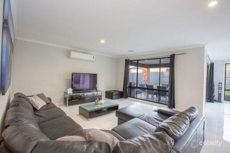 Property photo of 28 Merritt Avenue Cranbourne West VIC 3977