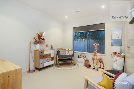 Property photo of 4 Aldercress Close Craigieburn VIC 3064