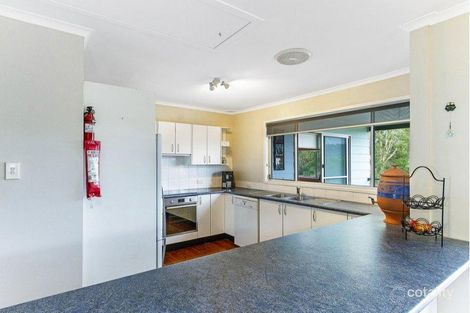 Property photo of 17 Matthews Parade Point Clare NSW 2250