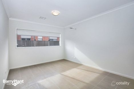 Property photo of 14 Grattan Cove Craigieburn VIC 3064