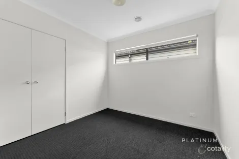 Property photo of 5 Eminence Drive Cranbourne West VIC 3977