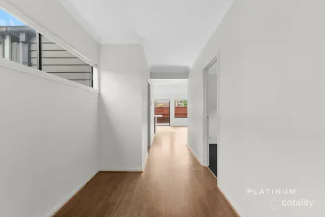 Property photo of 5 Eminence Drive Cranbourne West VIC 3977